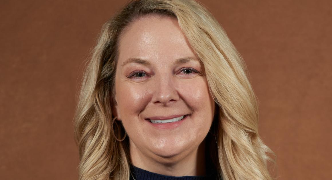 Julie Leonard headshot