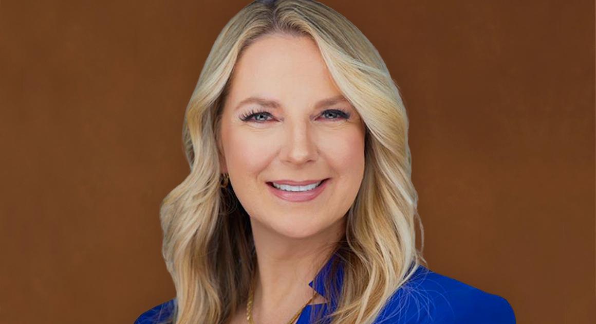 Julie Leonard headshot